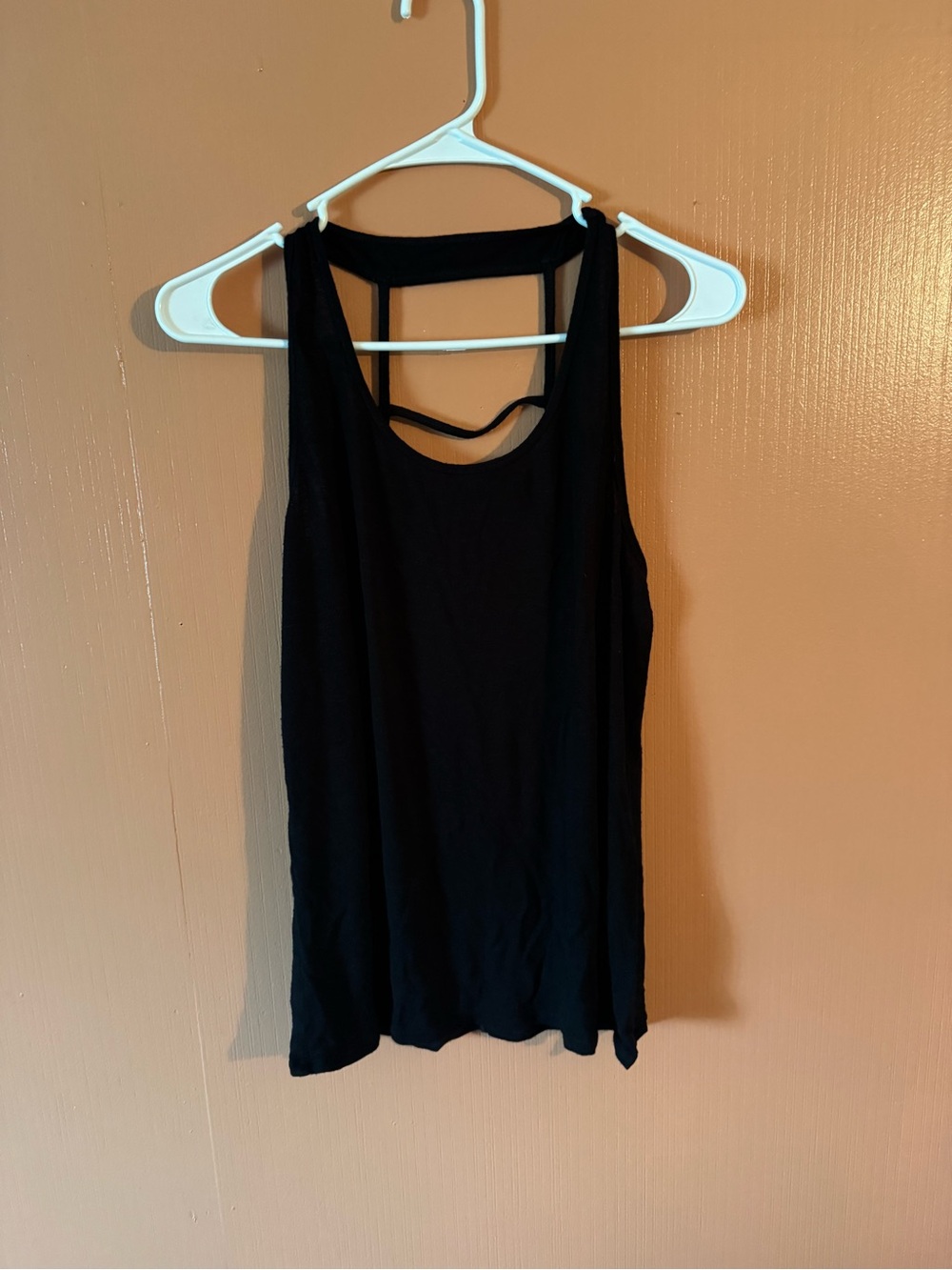 No Brand Athletic Open-Back Tank Top – Size Medium